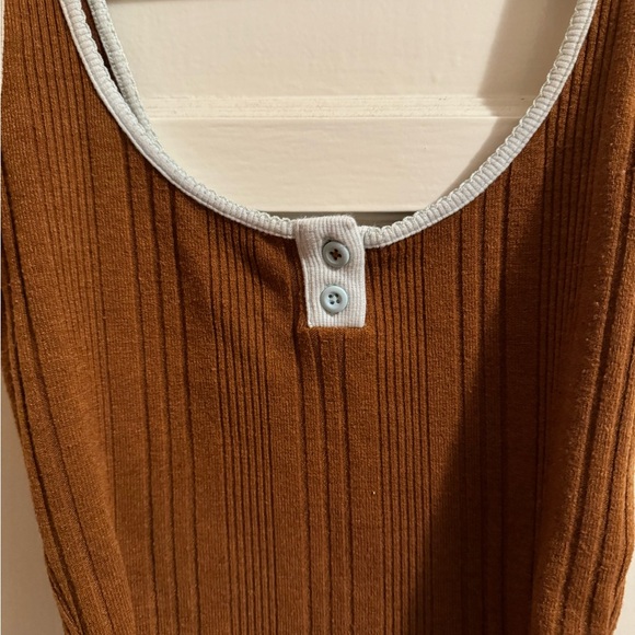 URBAN OUTFITTERS BDG CLAY CROPPED TANK TOP IN BROWN WITH BLUE TRIM SIZE SMALL. - Picture 4 of 5